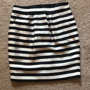Banana Republic black & cream striped pencil skirt